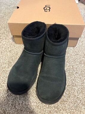 UGG Classic mini II Boot in Black